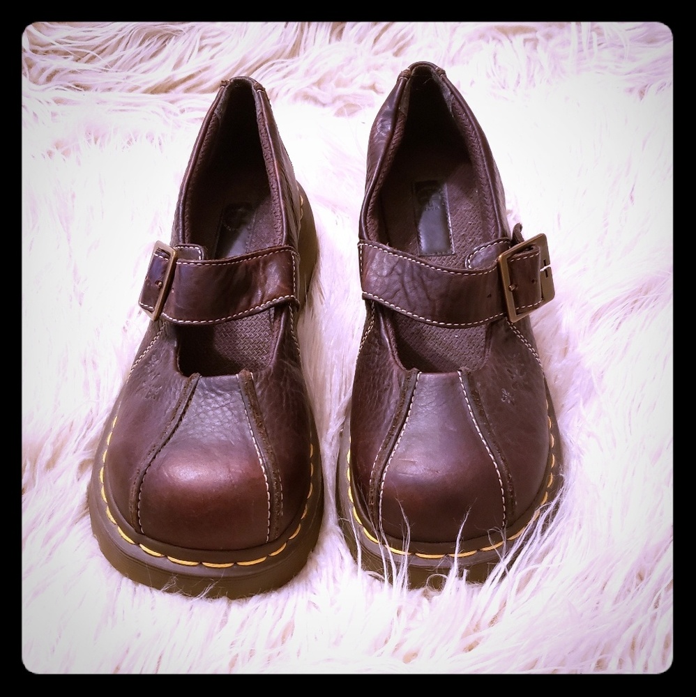 Looks like new size 10 Doc Martens w buckle strap